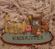 Türschild Kinderzimmer Motiv Spielzeug Bär Teddy Bett Dekoration Türschmuck bunt
