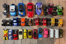 Konvolut Spielzeugautos – Monstertrucks, Sportwagen, VW Bullis, Käfer, Oldtimer