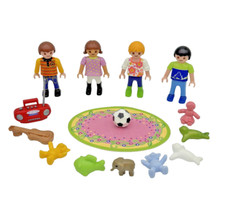 Playmobil Kinder Figuren mit Spielsachen Teppich Kinderzimmer Kita Sonnenschein