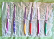 Messer von Laguiole, mit farbigen Griff