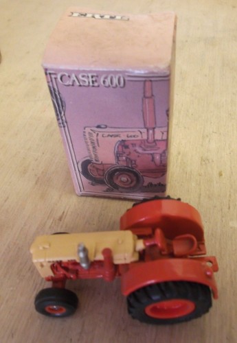 Ertl case 600 tractor - ,