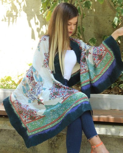 Handgefertigter filzponcho - handgefertigter,