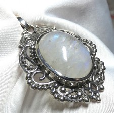 Anhänger 925 Silber Mondstein Cabochon mit dezentem Blau romantisches Unikat 7 g