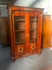 Empire Vitrinenschrank in Mahagoni mit Vollsäulen