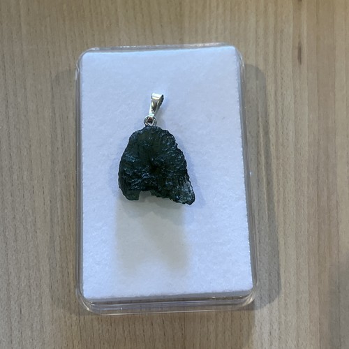 Natürlicher moldavit rohstein - natürlicher,