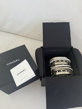 CHANEL Armband Armreif Gold CC