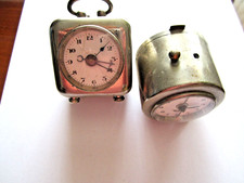 Zwei kleine Wecker an Bastler