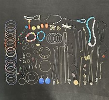 83 tlg.Konvolut Modeschmuck Vintage antik Anhänger Ringe Ketten Armbänder Ohrr