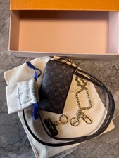Louis Vuitton M26898