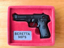 Beretta 98FS Modell in 1 : 2,5 unbespielt