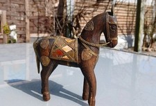 Antikes geschnitztes Holzpferd