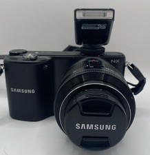 Samsung NX NX1000 20.3MP Digitalkamera - Schwarz (Kit mit i-Function 20-50mm)