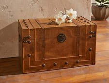 Holz Truhe im Kolonial Stil