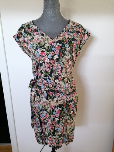 Schönes blumiges kleid - kleid, von
