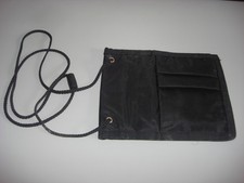 Brustbeutel mit mehreren Einsteckfächern schwarz