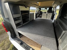 Camper Modul Innenausbau - Bett, Küche & Dusche für Vans mit Schienen