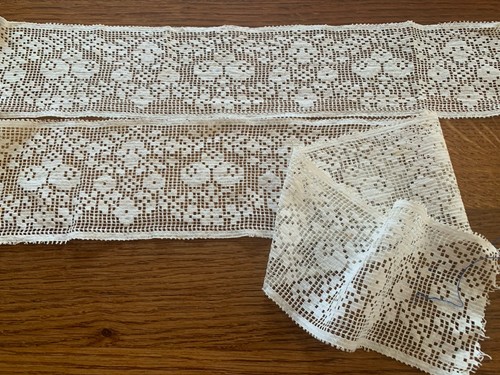 Alte breite spitze - , aus