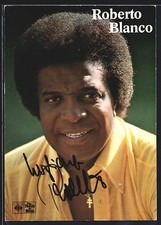 Ansichtskarte Musiker Roberto Blanco in gelbem Hemd, original Autograph 