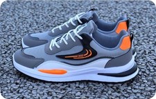 STOßDÄMPFENDE LAUFSCHUHE