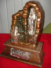 ALTER HAUSALTAR- MIT DEFEKTER SPIELUHR: