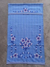 alter Vorhang vor Handtuchbord, Gr. 90 x 55 cm, Handarbeit