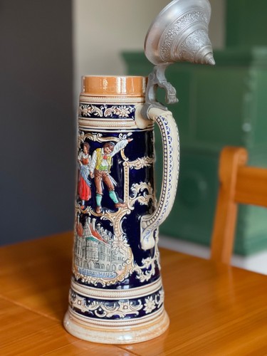 Bierkrug mit zinndeckel - bierkrug,