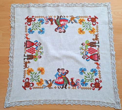 Gestickte mitteldecke - ..gestickte,