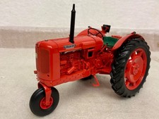 Maßstab 1:16 UH 2885 Nuffield