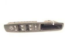 809610017R FRONT LEFT WINDOW