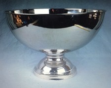 Riesige Fußschale, Sektkühler / Weinkühler,   Ø 39 x H 26 cm, versilbert,  ~1980