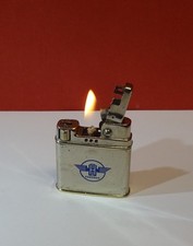 Altes ROWENTA Liftarm Benzinfeuerzeug HANOMAG 100.000 Kilometer Lighter Brennt!