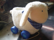 RAVENSBURGER Plüsch Nachzieh - Schaf zum Kuscheln + transportieren ca. 30  cm