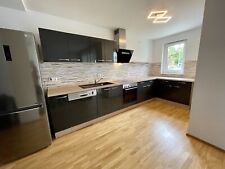 Hochglanz- Küche mit Bosch Einbaugeräten, LG Kühlgefrierkombi + Herst.-Garantie