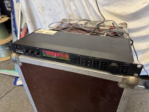 Electronic one hall und - /, hall-und