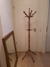  Garderobenständer /