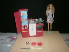 Barbie Küche mit Puppe und Zubehör (Dream Haus Malibu 2011) Mattel
