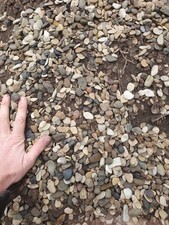 Kieselsteine weiß umsonst abzugeben. Ca. ein Raummeter, Abgab Portionsweise mög.