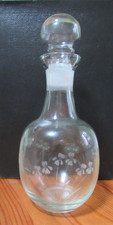 Alte Glaskaraffe mit Stöpsel