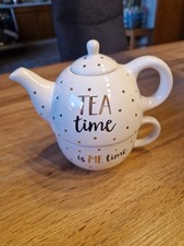 Kleine Teekanne mit Tasse
