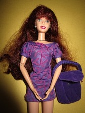 B-2) BRÜNETTE BARBIE TERESA MATTEL KLEID MIT LABEL VOLL BEWEGLICHE ELLENBOGEN