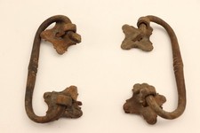 Zwei antike historische geschmiedete Truhen Griffe massive Ausführung