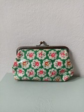 Schöne kleine geblümte Cath