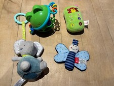 Babyspielzeug für Kinderwagen und Laufstall, Knisterschmetterling, Rasseln