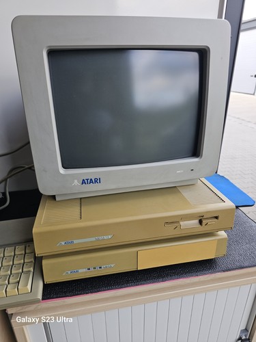 Atari mega monitor - 1, /