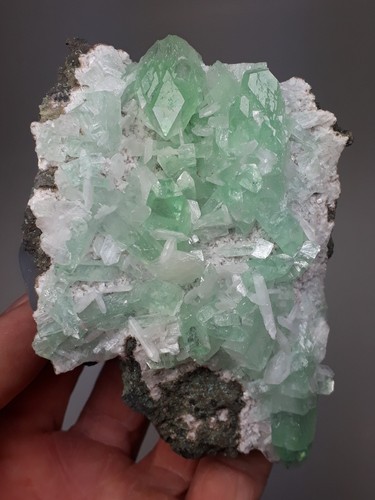 Fluorapophyllit stilbit - fluorapophyllit,,