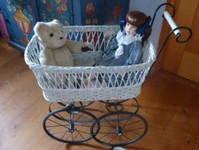 alter  Puppenwagen Korb / Metall   o h n  e    Puppe und Teddy