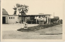 Z3416 Foto 50er Jahre Shell Tankstelle mit Tankwart Zapfsäule Auto PKW Reklame