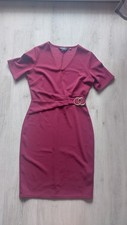 Dunkelrotes Kleid Marke