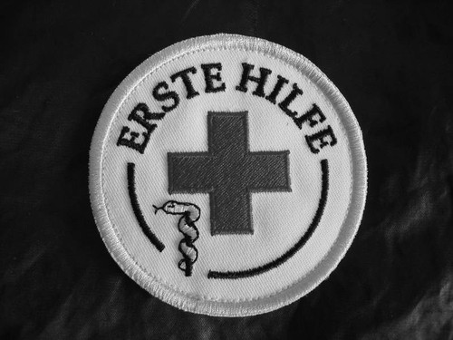 Erste hilfe rundemblem rotes - hilfe,