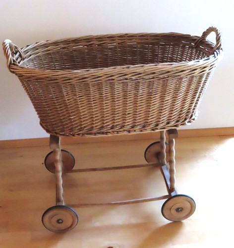 Alter korbwagen wiege - korbwagen, ~